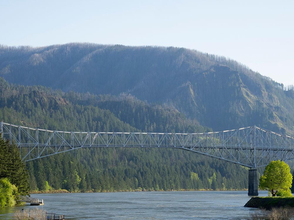 Oregon, USA. Columbia River Gorge, Bridge of the Gods spans the Columbia River.